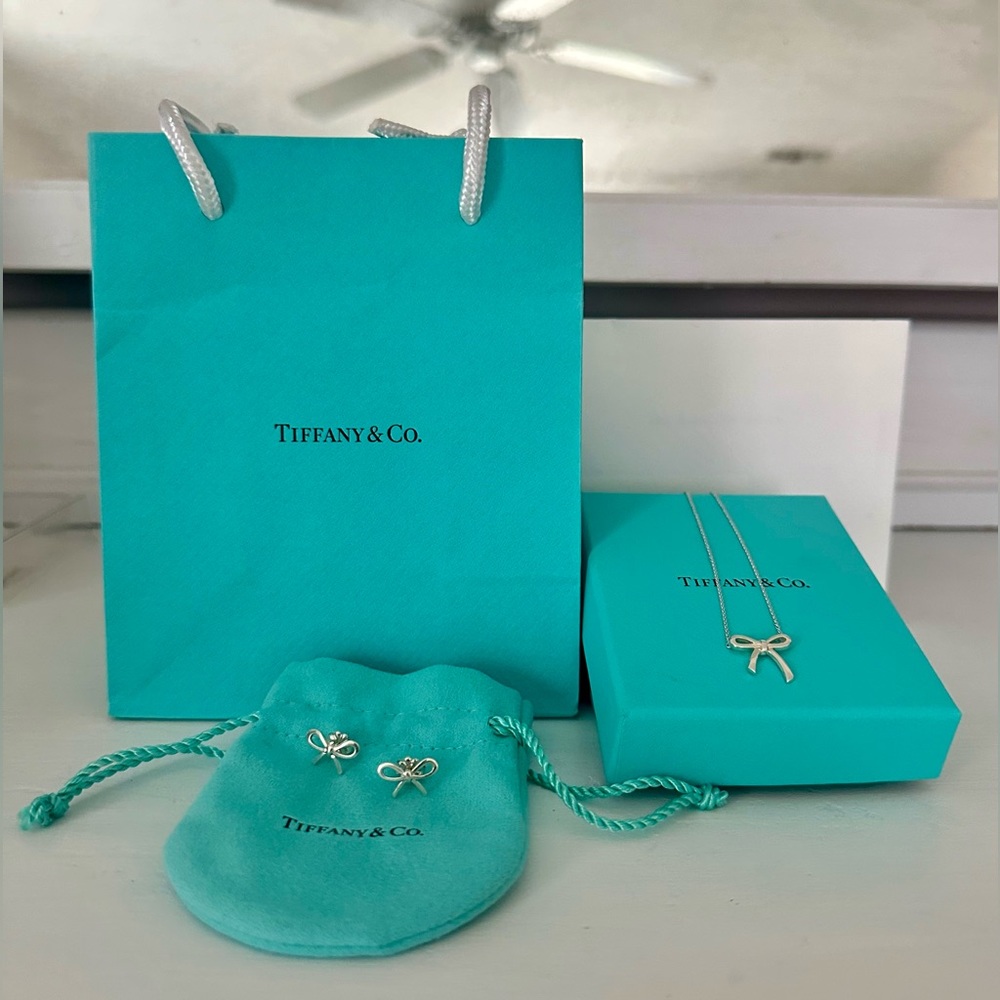 Tiffany & Co Valentine Bow necklace & matching earrings